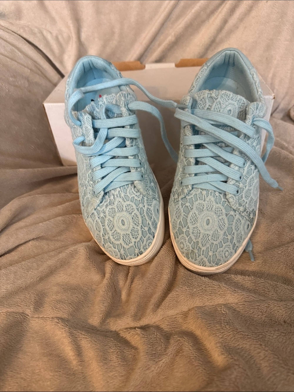 Issac Mizrahi Light Blue Lace Casual Women's Sneakers
